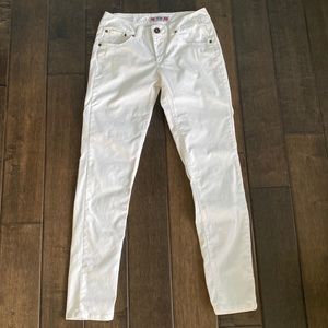 ❤️3/$30 WAM What About Me White Pants